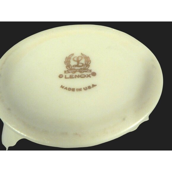 Lenox Bud Vase With Embossed Clam Shell Design & Gold Rim Hallmark Stamped Beige - Picture 4 of 11